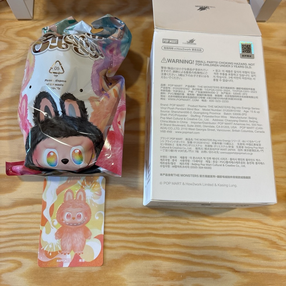 BIG INTO ENERGY LABUBU- HAPPINESS - Picture 3 of 3